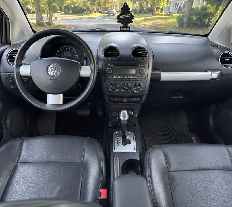 2009 Volkswagen New Beetle - Image 7 of 8