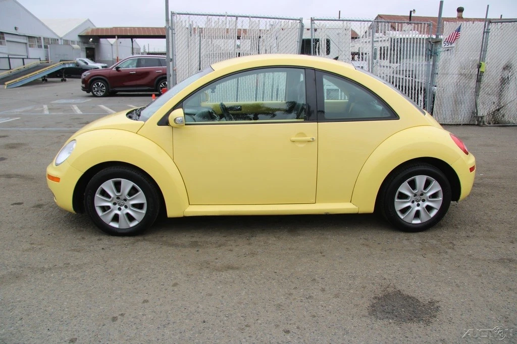 2009 Volkswagen New Beetle - Image 9 of 21