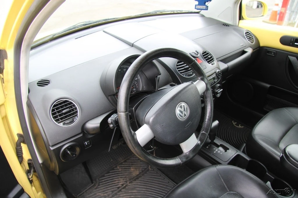 2009 Volkswagen New Beetle - Image 15 of 21