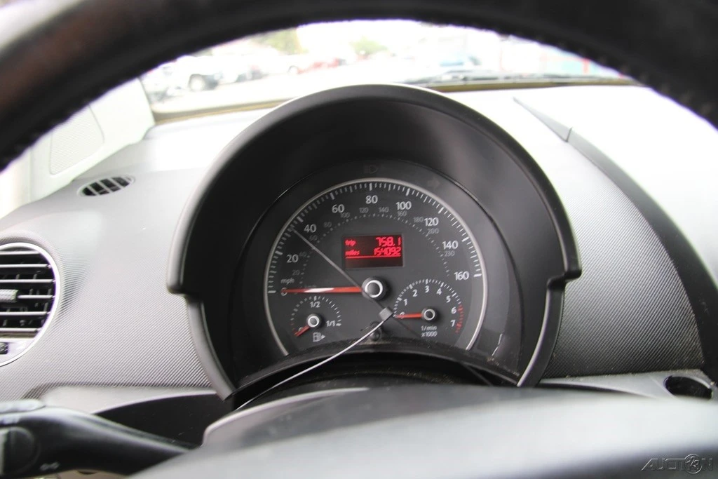 2009 Volkswagen New Beetle - Image 16 of 21