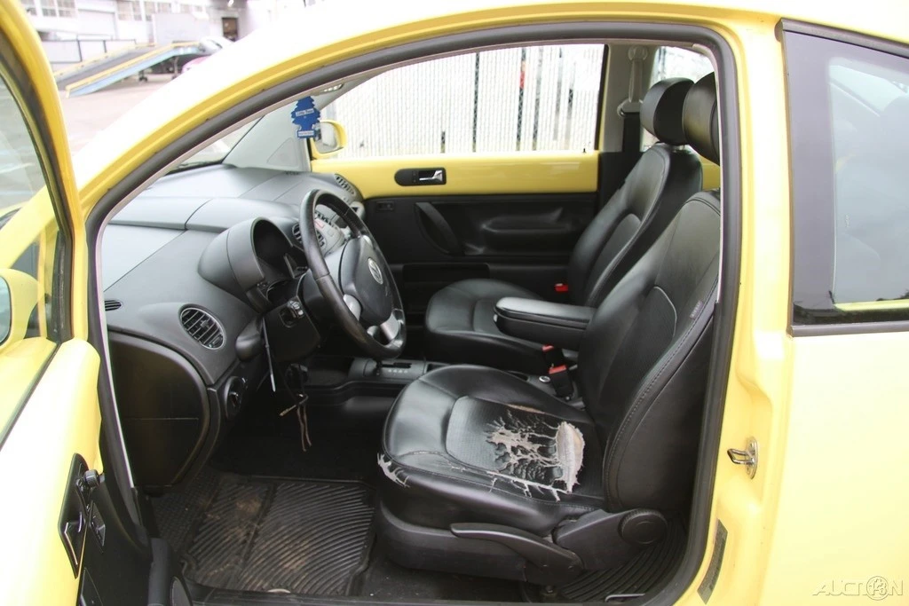 2009 Volkswagen New Beetle - Image 14 of 21
