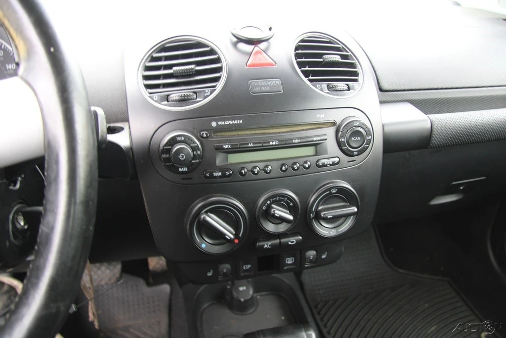 2009 Volkswagen New Beetle - Image 18 of 21
