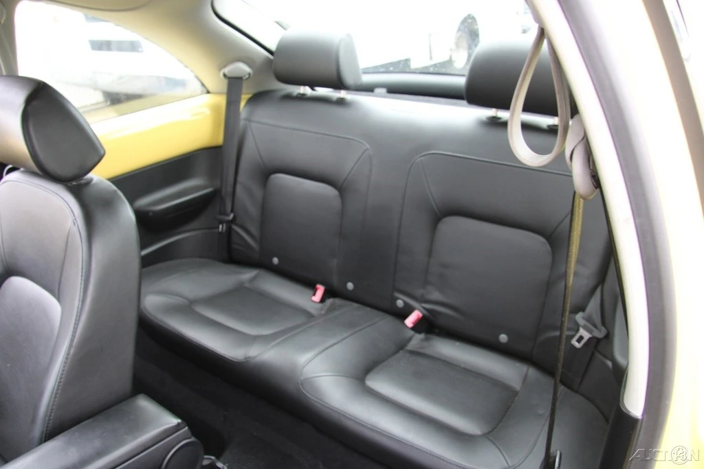 2009 Volkswagen New Beetle - Image 19 of 21