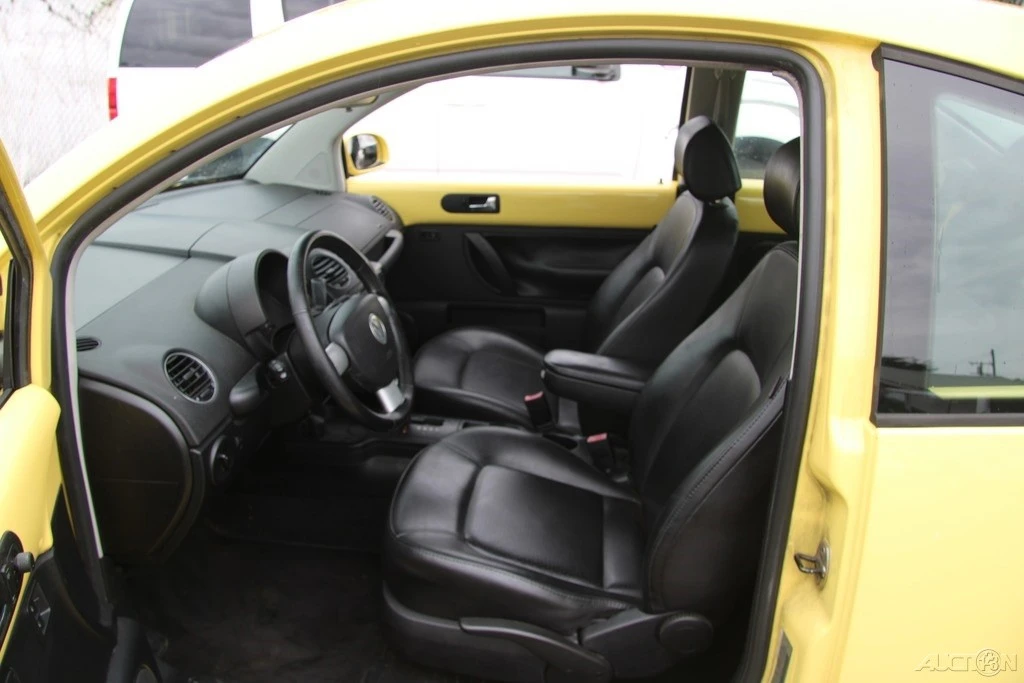 2009 Volkswagen New Beetle - Image 13 of 21