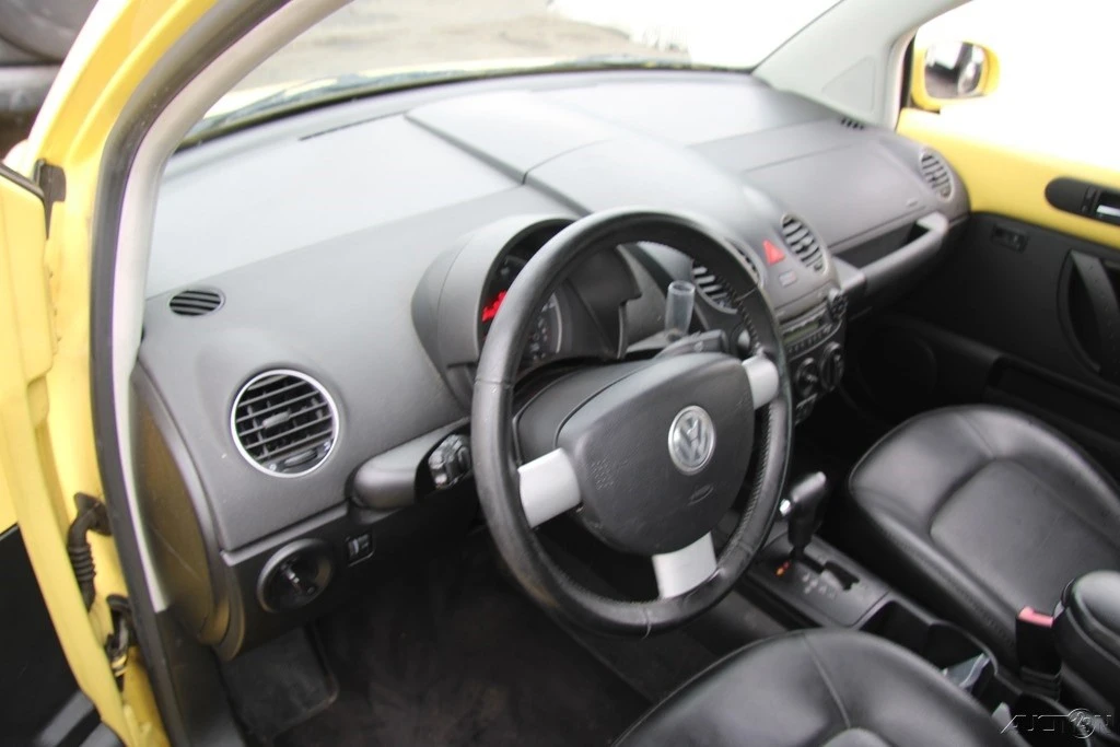 2009 Volkswagen New Beetle - Image 14 of 21