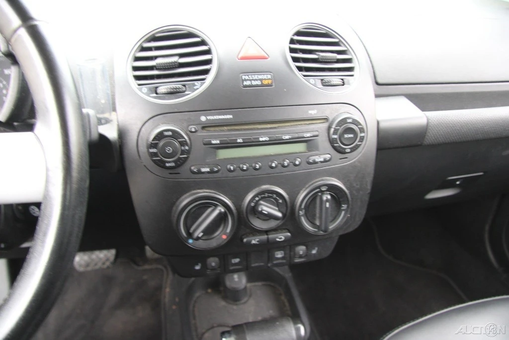 2009 Volkswagen New Beetle - Image 17 of 21
