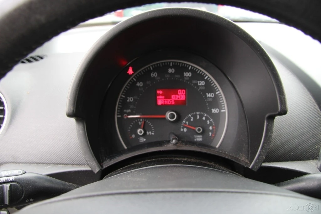 2009 Volkswagen New Beetle - Image 15 of 21