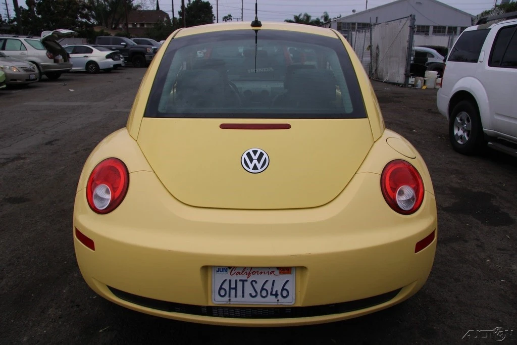 2009 Volkswagen New Beetle - Image 5 of 21