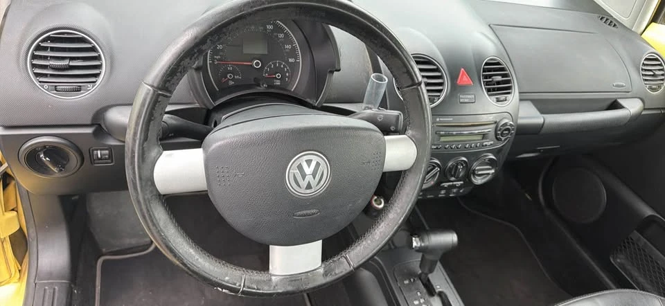 2009 Volkswagen New Beetle - Image 4 of 7