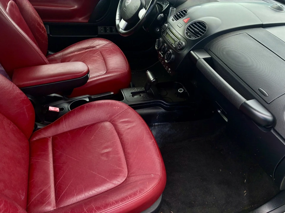 2009 Volkswagen New Beetle - Image 6 of 9