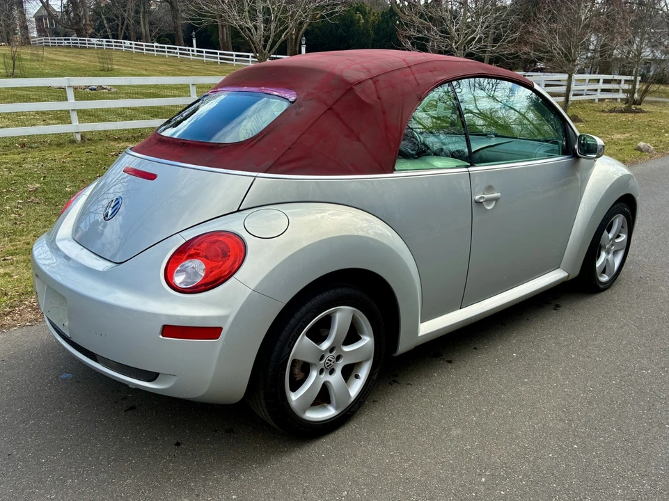 2009 Volkswagen New Beetle - Image 4 of 9