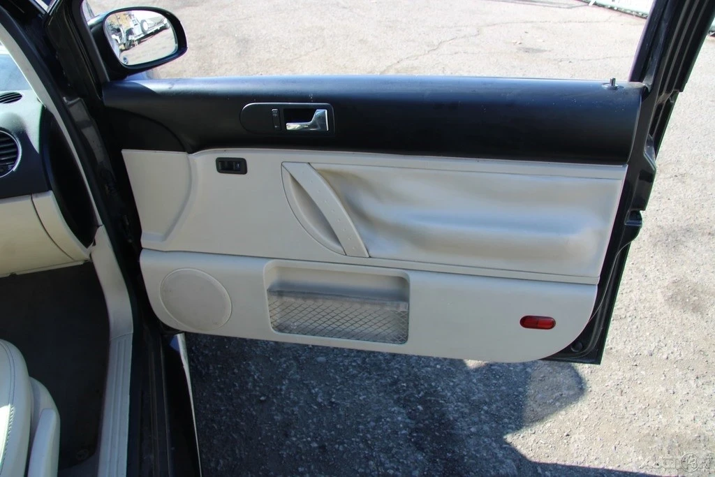 2009 Volkswagen New Beetle - Image 19 of 21