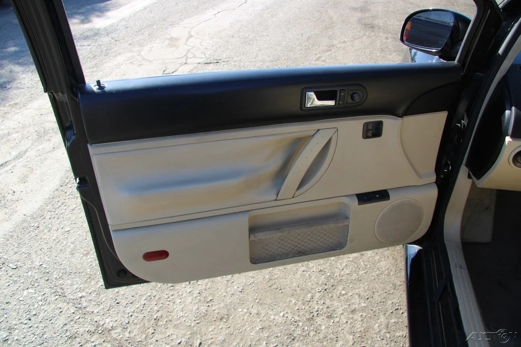 2009 Volkswagen New Beetle - Image 11 of 21