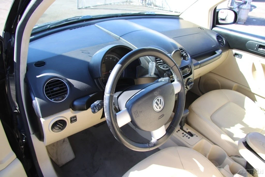 2009 Volkswagen New Beetle - Image 13 of 21