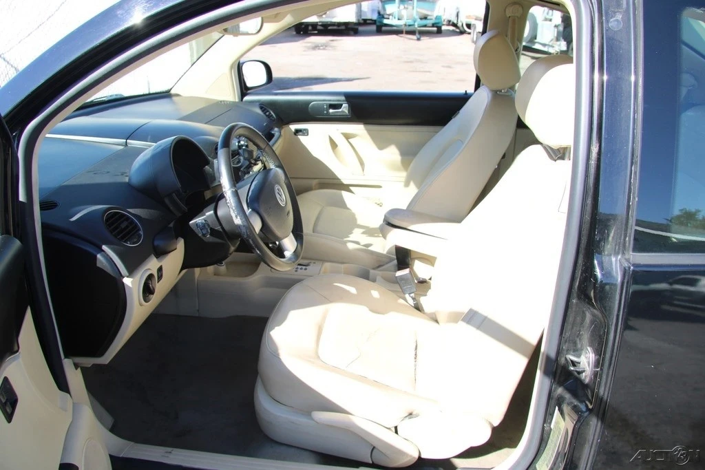 2009 Volkswagen New Beetle - Image 12 of 21
