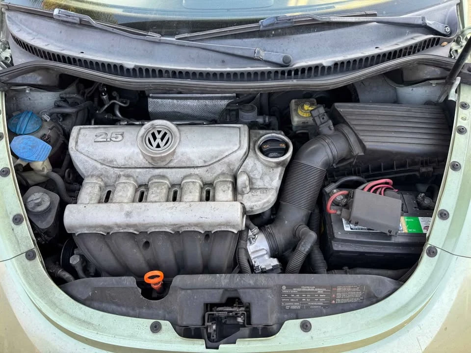 2009 Volkswagen New Beetle - Image 5 of 11