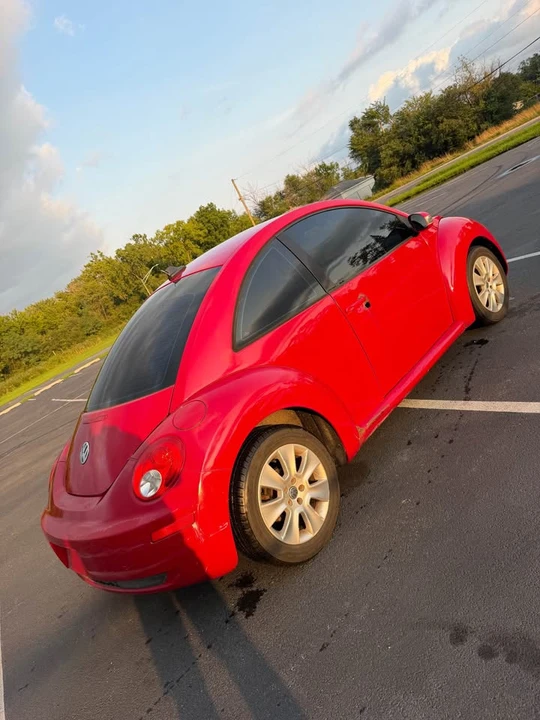 2009 Volkswagen New Beetle - Image 6 of 10