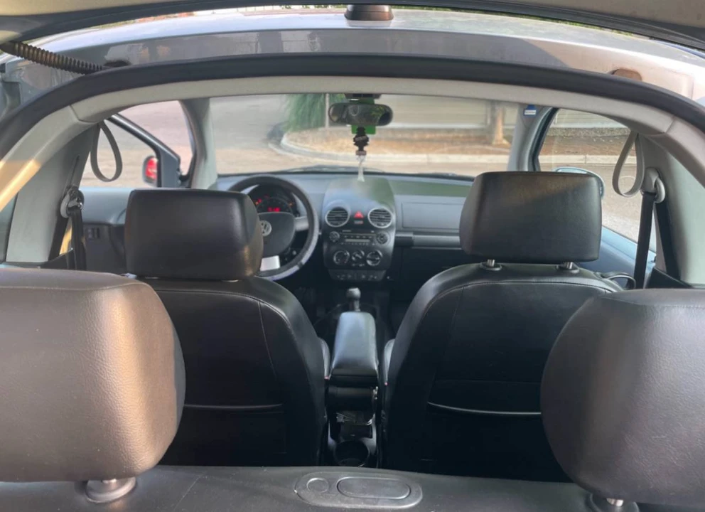 2009 Volkswagen New Beetle - Image 10 of 20