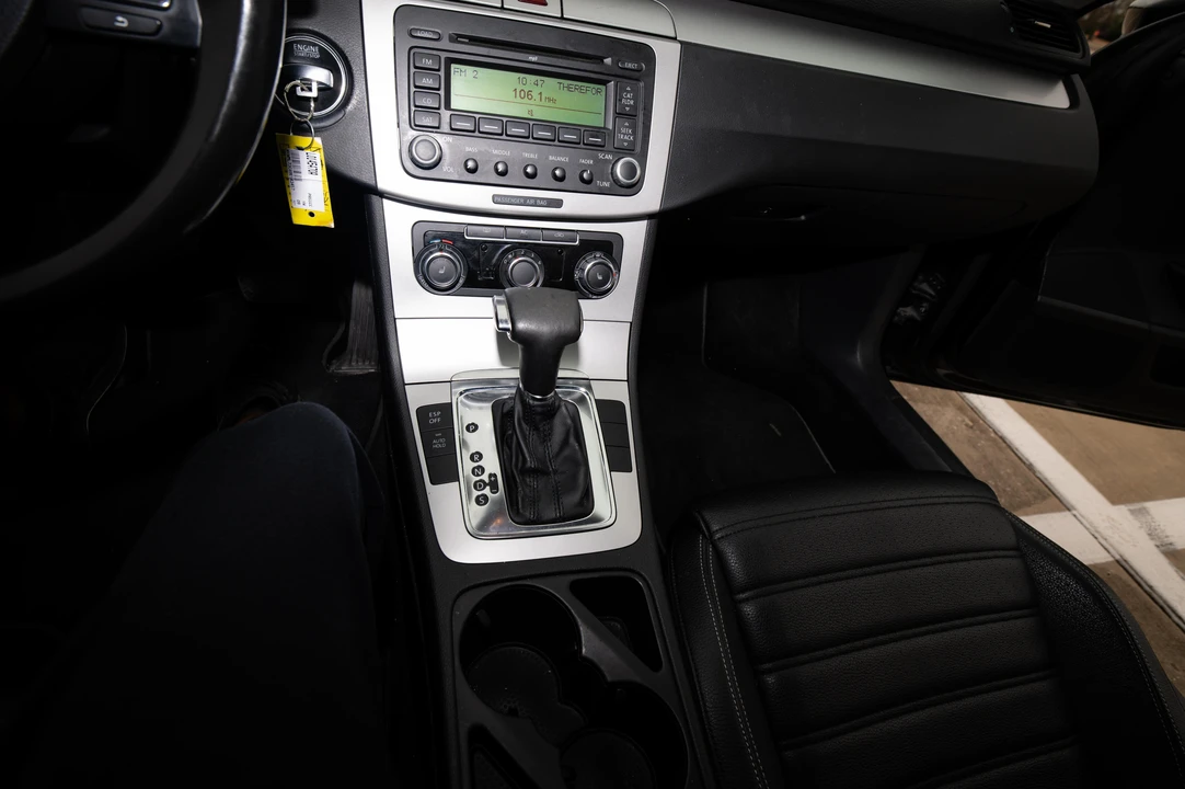 2009 Volkswagen CC - Image 27 of 29