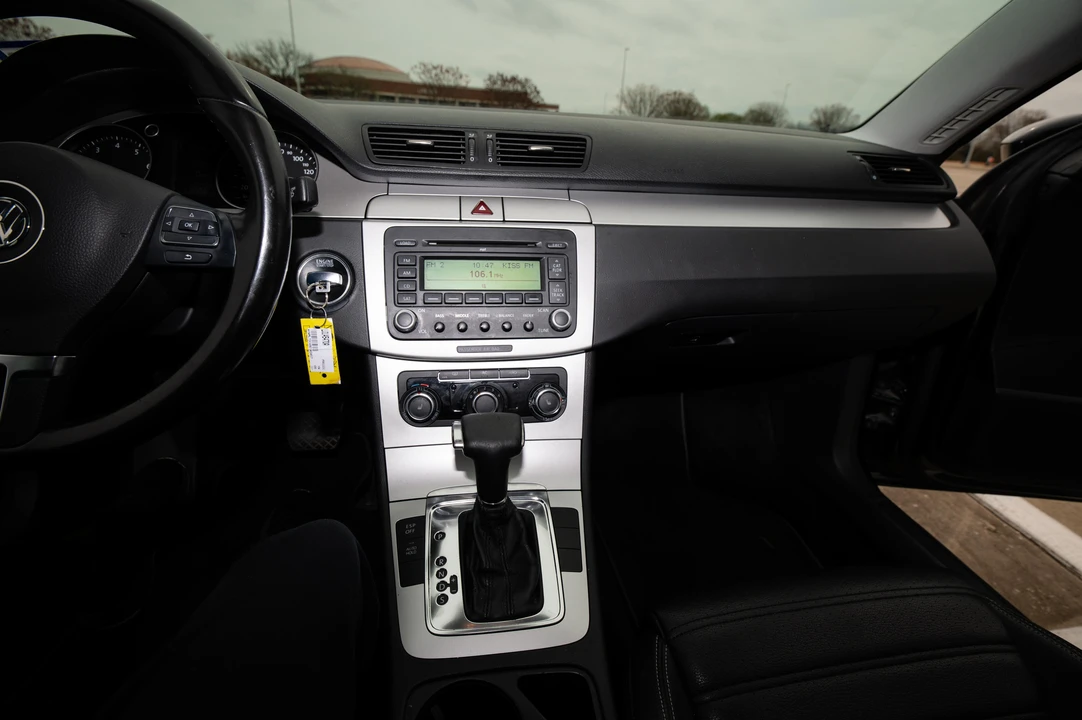 2009 Volkswagen CC - Image 26 of 29