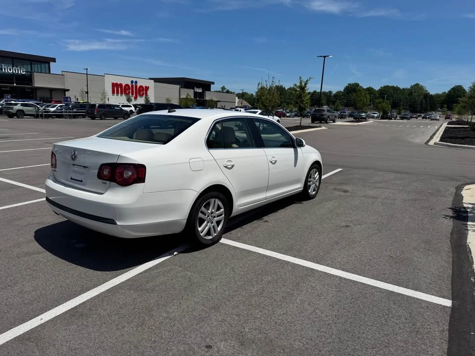 2009 Volkswagen A5 Jetta - Image 3 of 12
