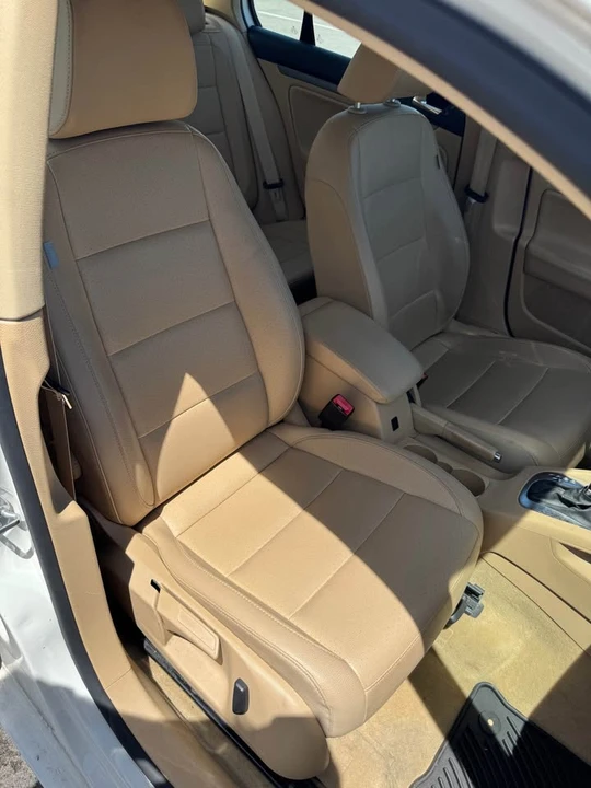 2009 Volkswagen A5 Jetta - Image 11 of 12