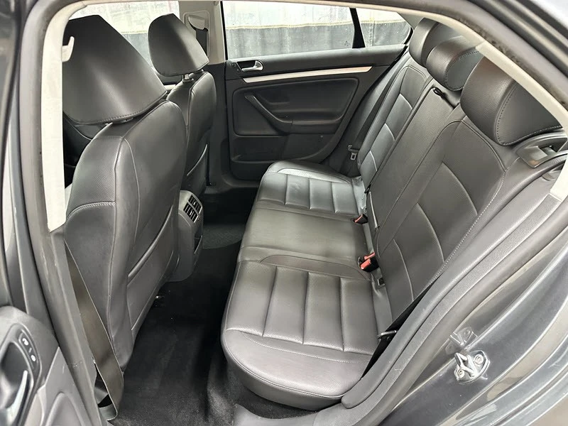 2009 Volkswagen A5 Jetta - Image 13 of 21