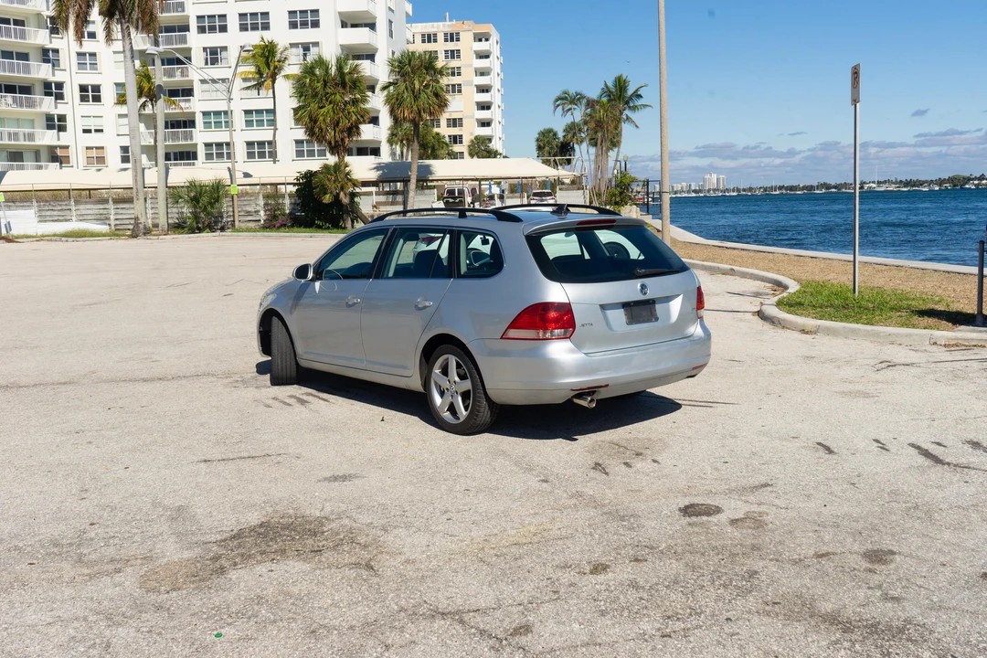 2009 Volkswagen A5 Jetta - Image 13 of 31