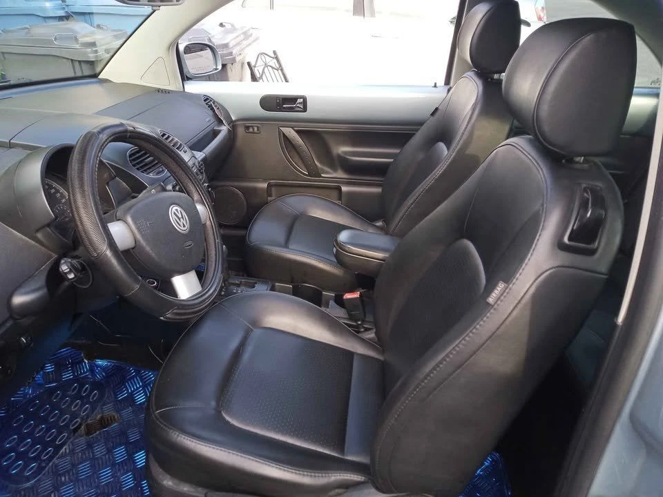 2009 Volkswagen New Beetle - Image 6 of 11