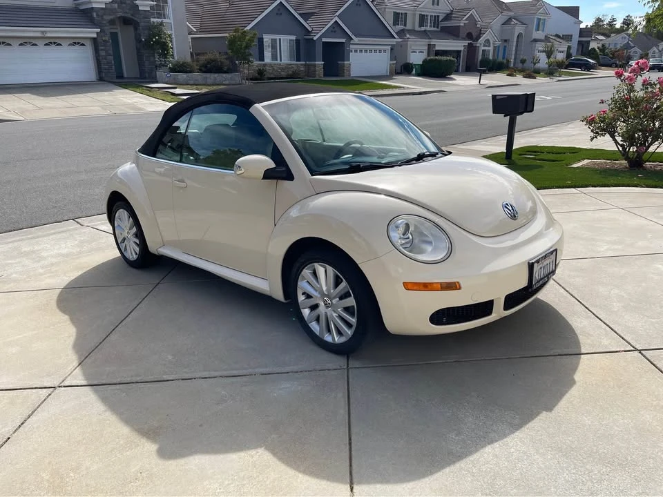 2009 Volkswagen New Beetle - Image 2 of 20