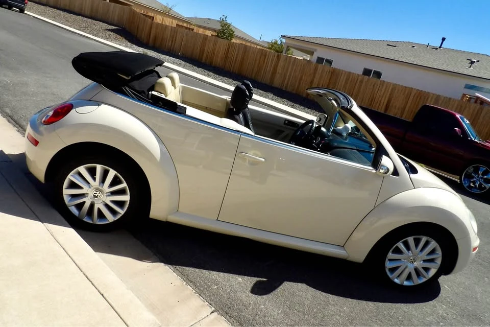 2009 Volkswagen New Beetle - Image 2 of 14