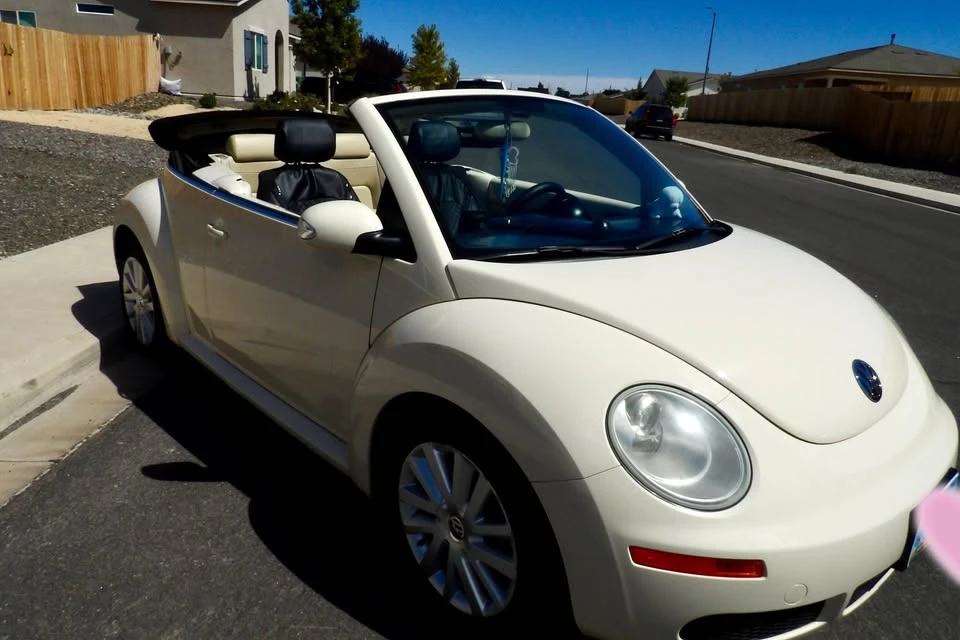 2009 Volkswagen New Beetle - Image 10 of 14