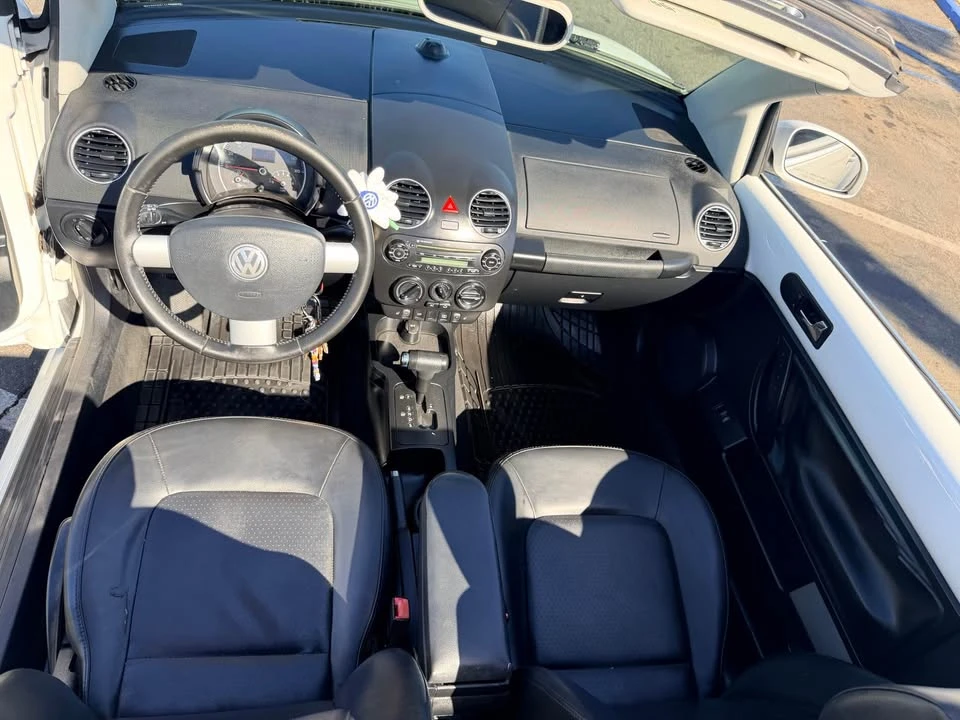 2009 Volkswagen New Beetle - Image 8 of 14