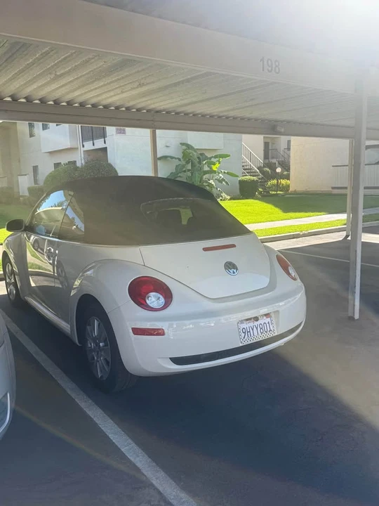 2009 Volkswagen New Beetle - Image 5 of 10