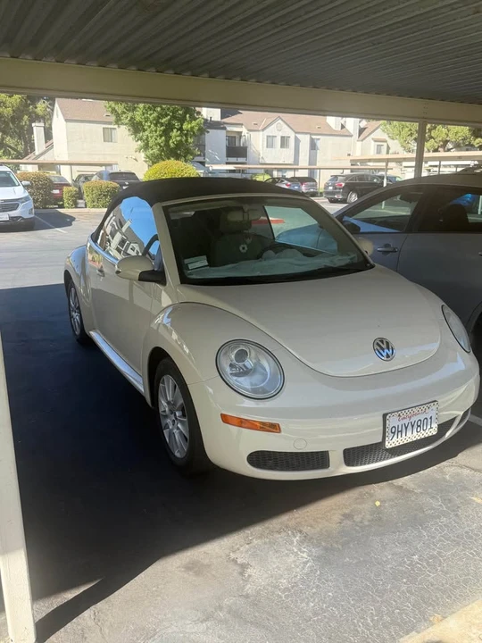 2009 Volkswagen New Beetle - Image 2 of 10