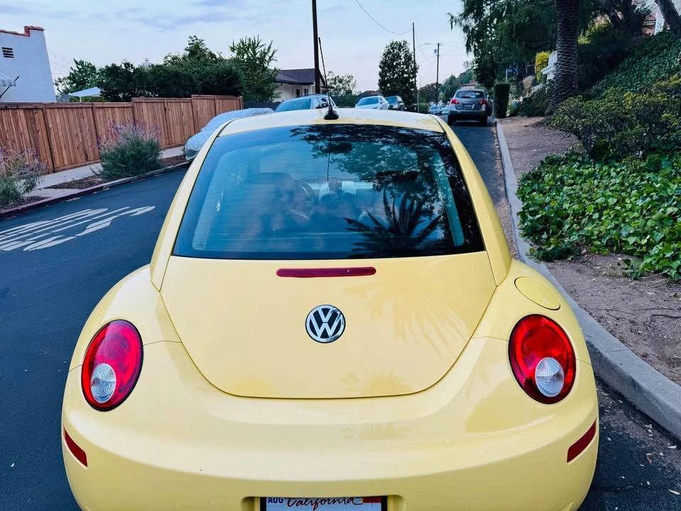 2009 Volkswagen New Beetle - Image 6 of 11