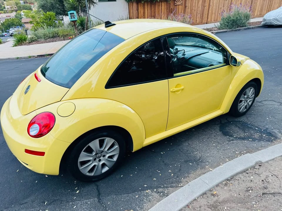 2009 Volkswagen New Beetle - Image 5 of 11