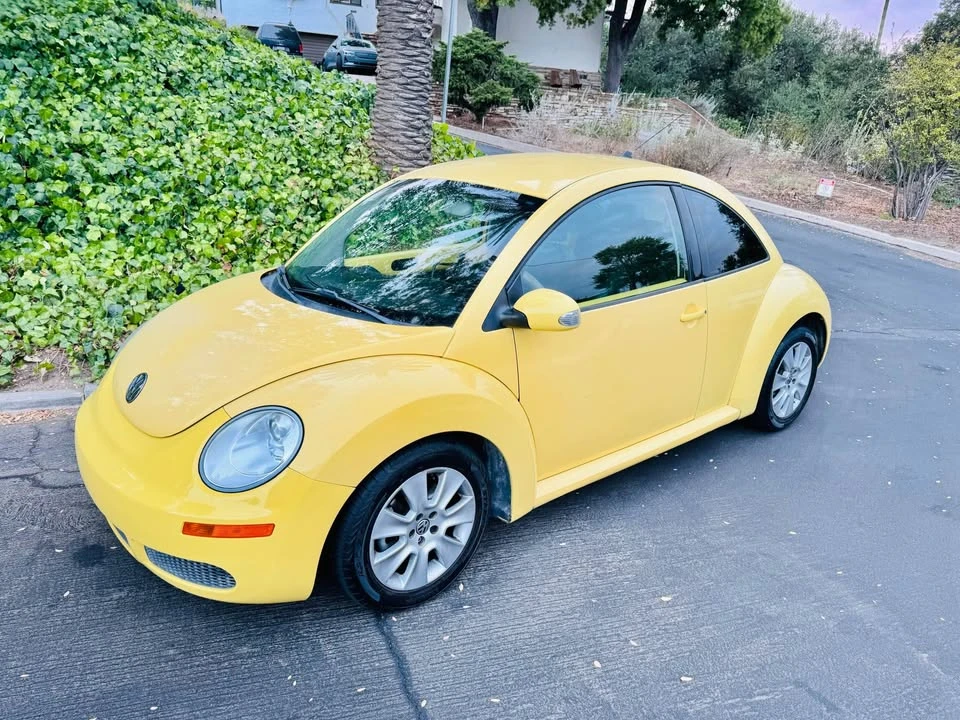 2009 Volkswagen New Beetle - Image 2 of 11