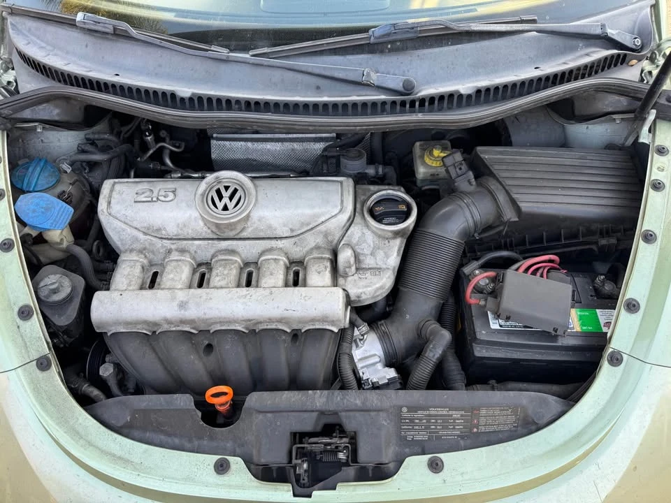 2009 Volkswagen New Beetle - Image 5 of 17