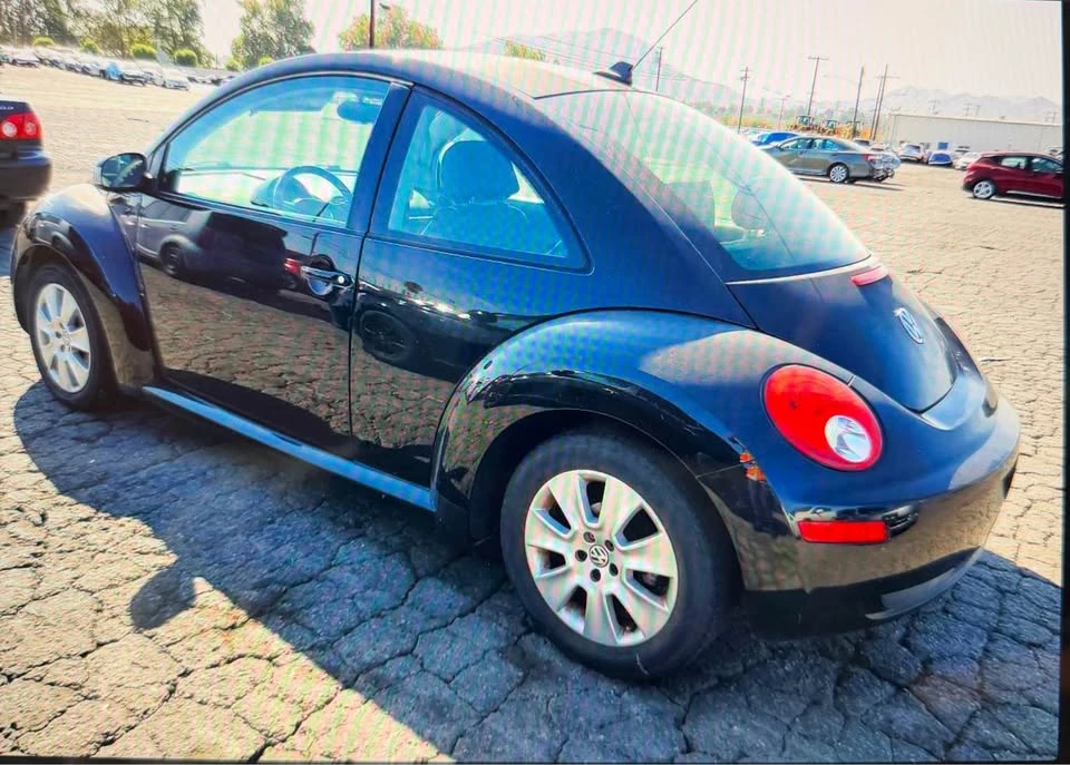 2009 Volkswagen New Beetle - Image 2 of 5