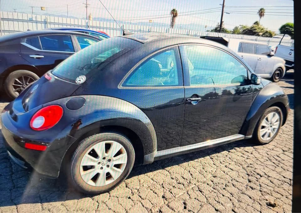 2009 Volkswagen New Beetle - Image 3 of 5