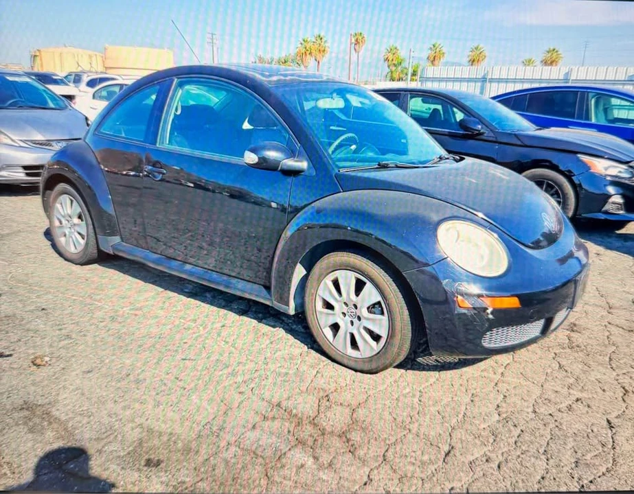 2009 Volkswagen New Beetle - Image 4 of 5