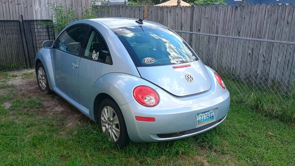 2009 Volkswagen New Beetle - Image 3 of 9