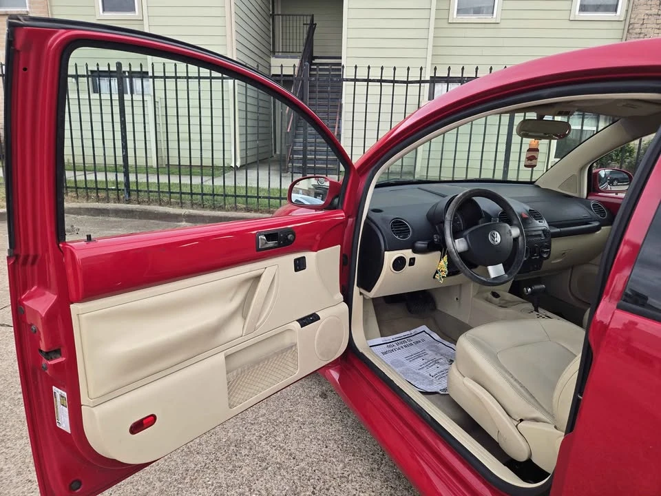 2009 Volkswagen New Beetle - Image 10 of 20