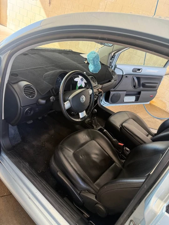 2009 Volkswagen New Beetle - Image 5 of 12