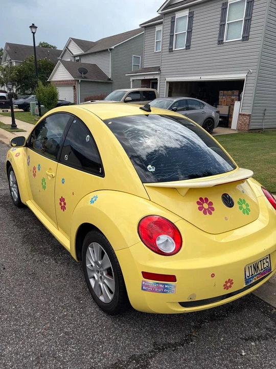 2009 Volkswagen New Beetle - Image 2 of 7