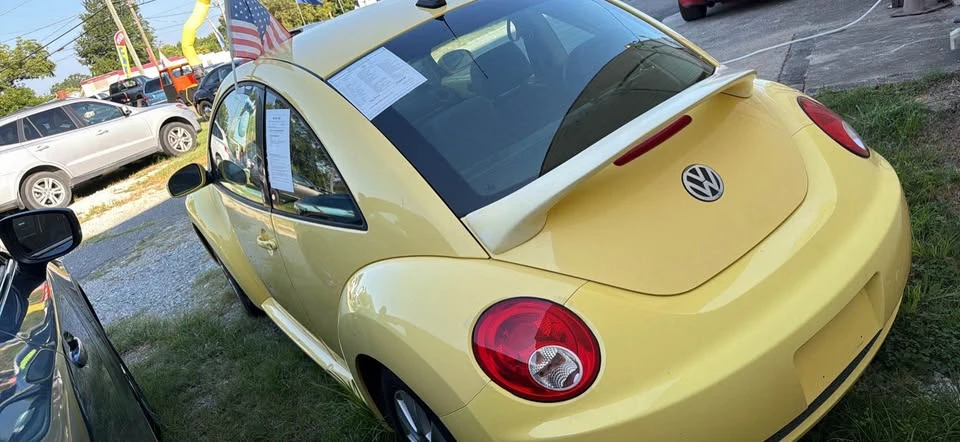 2009 Volkswagen New Beetle - Image 4 of 8