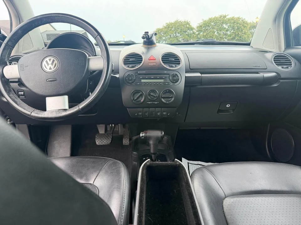 2009 Volkswagen New Beetle - Image 11 of 18