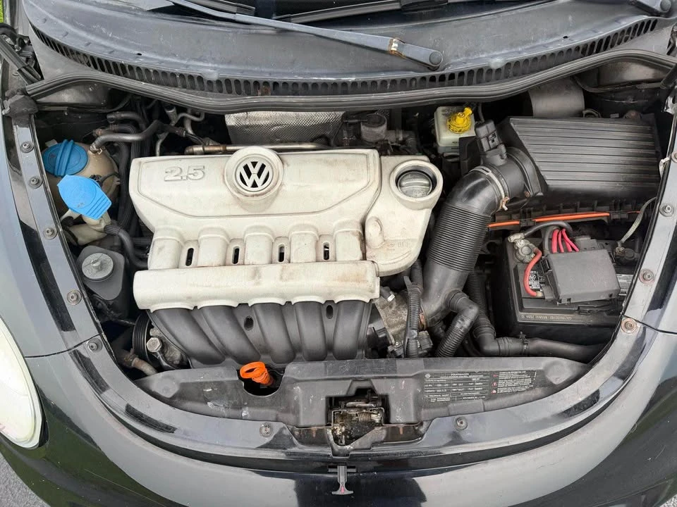 2009 Volkswagen New Beetle - Image 8 of 18