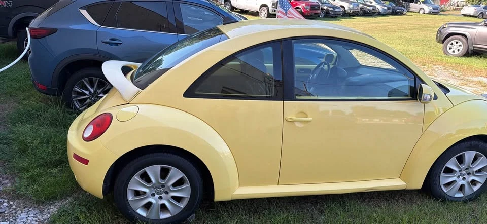 2009 Volkswagen New Beetle - Image 3 of 8